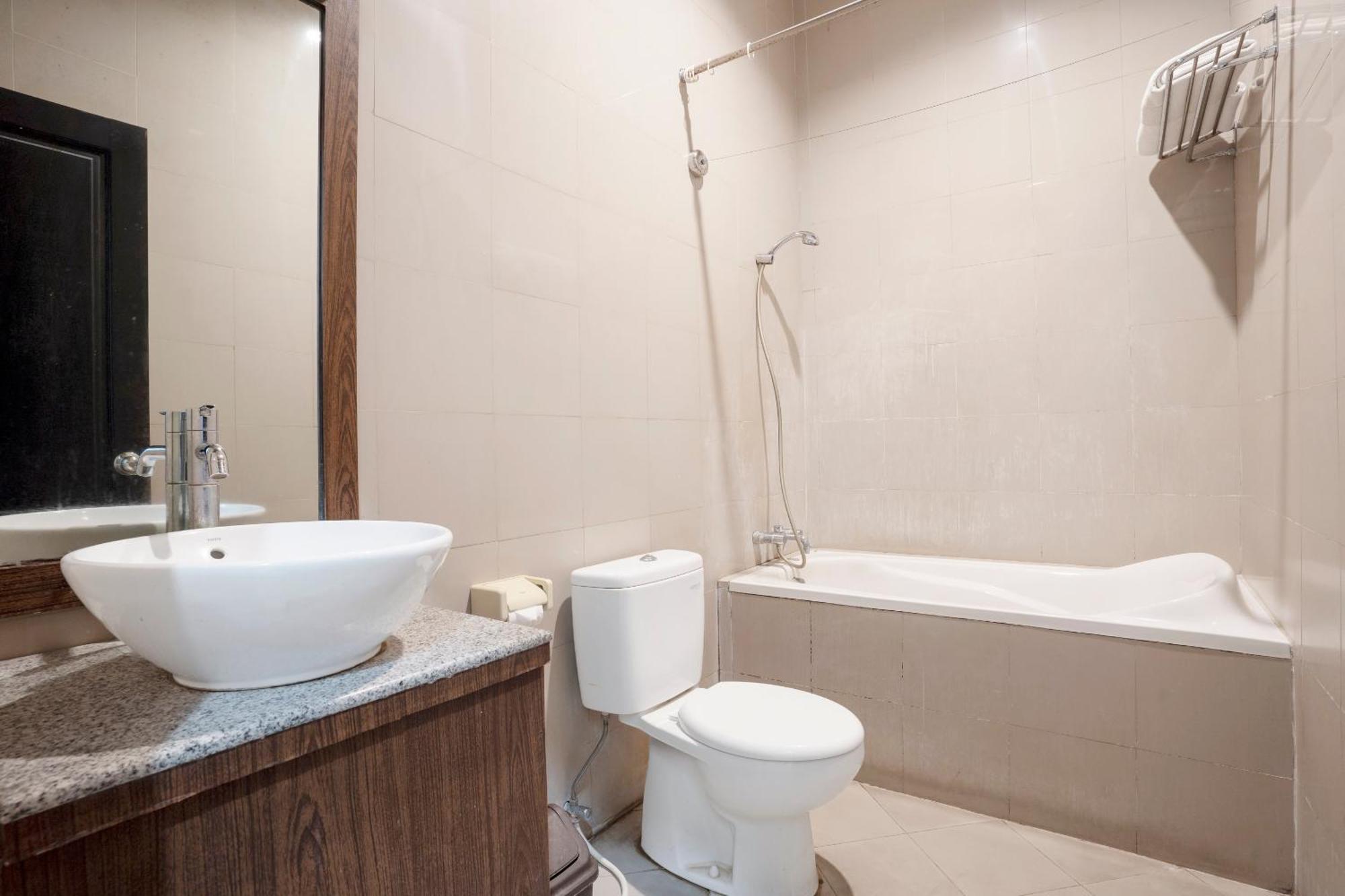 Oyo 482 Anika Hotel 2*
